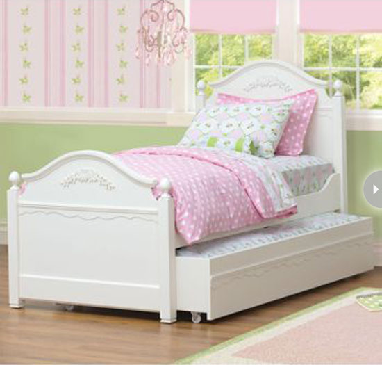girls-bedroom-bed